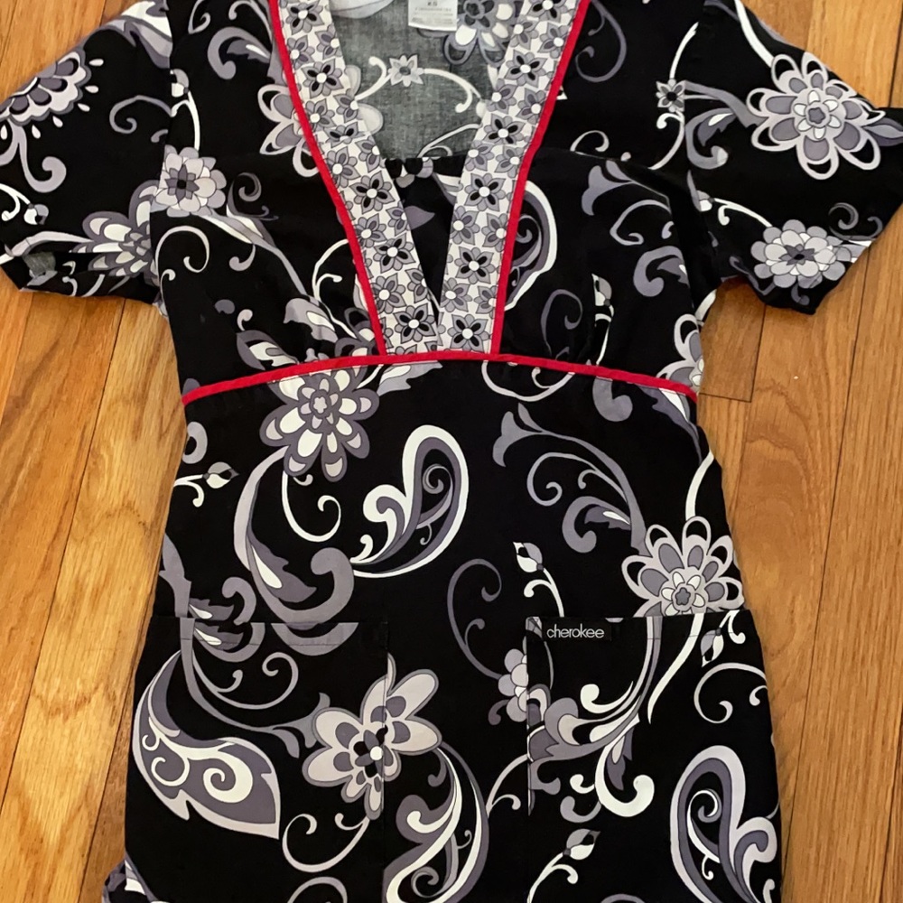 XS Cherokee scrub top